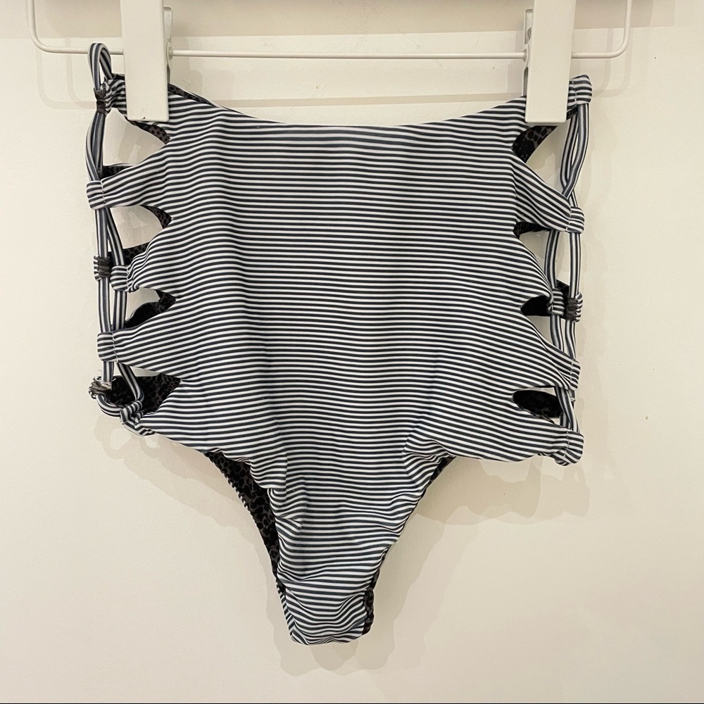 Acacia Queens in Long Island (100 ven)